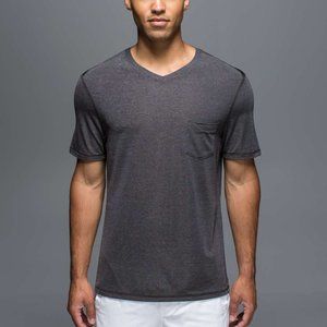 LULULEMON L heathered black v neck up front tee